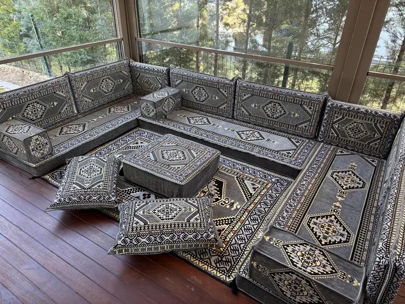 Sofá gris, asiento en el piso otomano, sofá tradicional, cojín de piso, asiento en el piso seccional, almohada de patrón de kilim, decoración del hogar, decoración de sofá, - 1