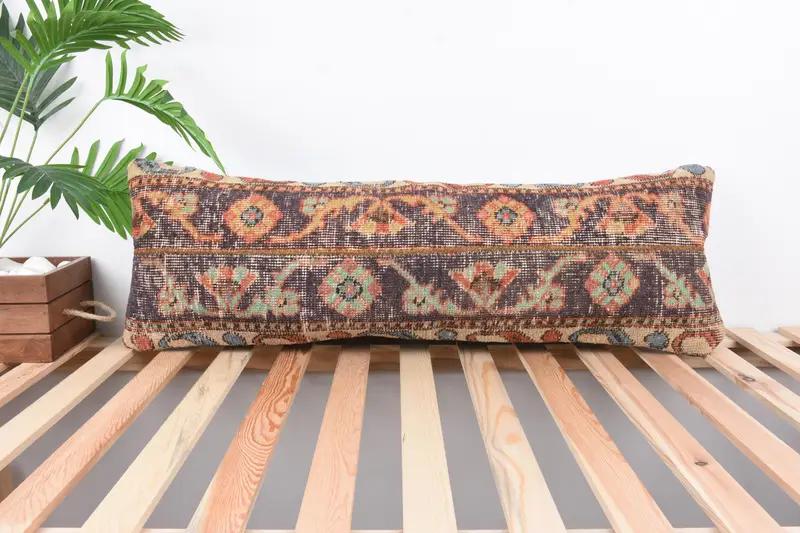 Almohada de lanzamiento floral púrpura y verde, almohada de tamaño de 12x36 pulgadas - 1