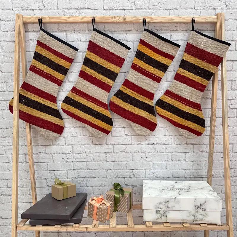 Gri ve Pembe Noel Süs Çorabı, 6 İnç Geniş Şenlik Çorabı - 1