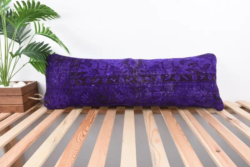 Almohada bordada floral púrpura, almohada de lanzamiento hecha a mano de 12x36 pulgadas - 1